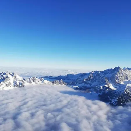 Charm Near Lift בית נופש *